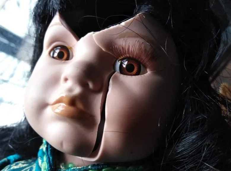 Historias De Terror Reales, Lugares Embrujados y Hechizos 297 muñeca de porcelana malevola
