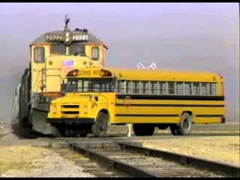 Los Niños Fantasma de Texas 1 autobus arrollado por tren