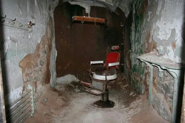 Historias De Terror Reales, Lugares Embrujados y Hechizos 414 Celda de Alcapone
