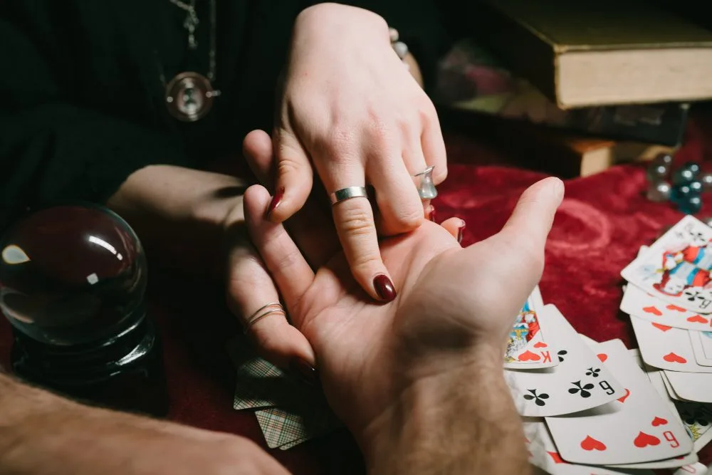 Como leer la mano: guia de la quiromancia
